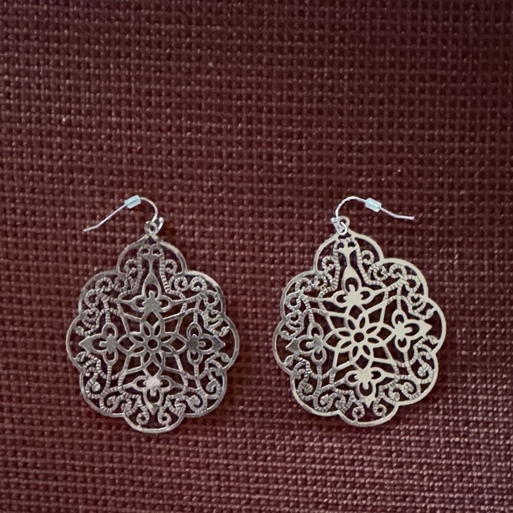 Elegant Silver Filigree Earrings
